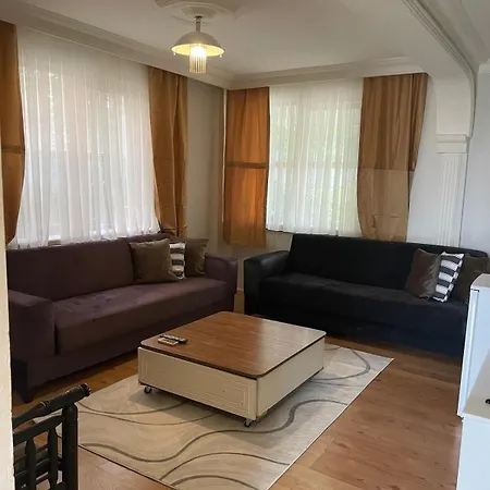 With Garden 9 Km From The Airport アパート アンタルヤ
